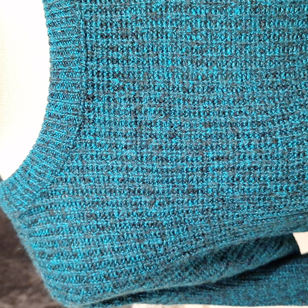 Turquoise sweater - Picture 2 of 3